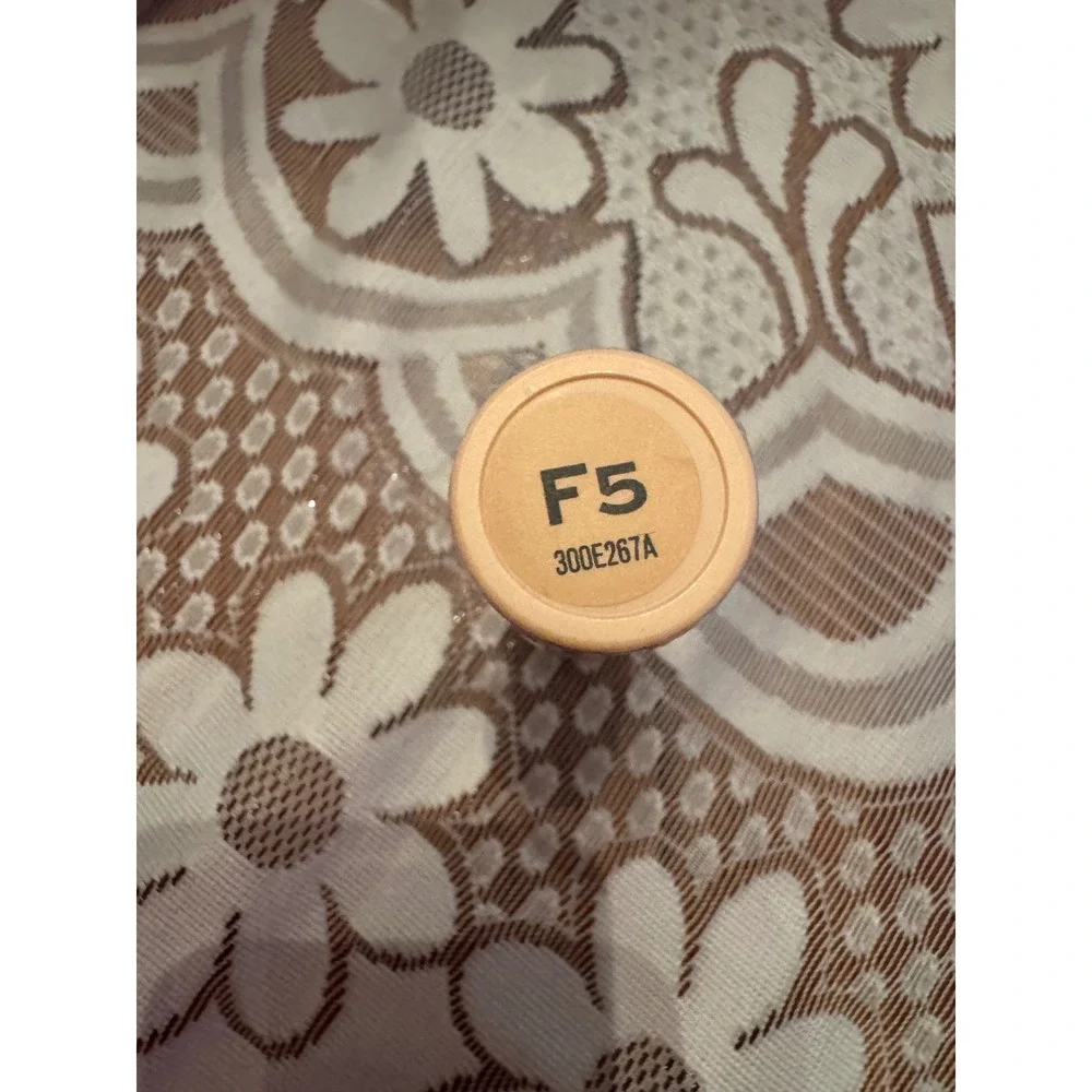 Makeup Revolution Fast Base Stick Foundation Shade F5 6.2g New Sealed